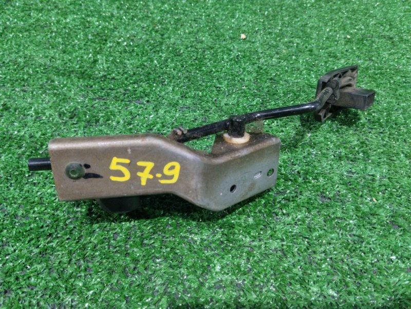 Педаль Nissan WINGROAD WFY11 QG15DE 2004 (б/у)