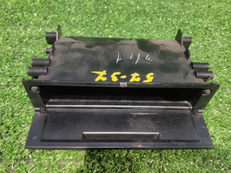 Бардачок Toyota Caldina ST215 3S-FE 2000 (б/у)