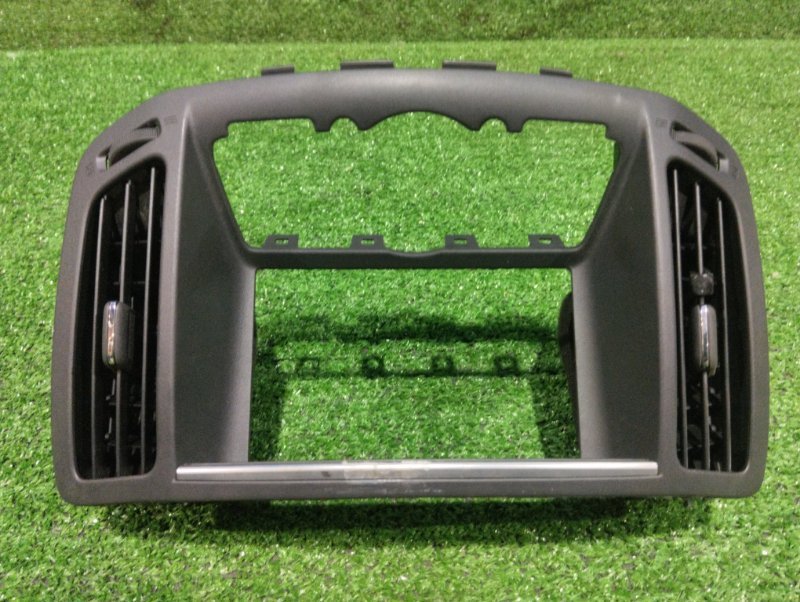 Накладка на центральную стойку Nissan Skyline NV36 VQ25HR 2007 (б/у)