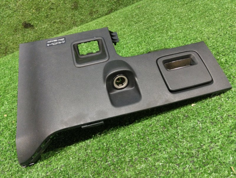 Накладка на центральную стойку Honda Edix BE3 K20A (б/у)