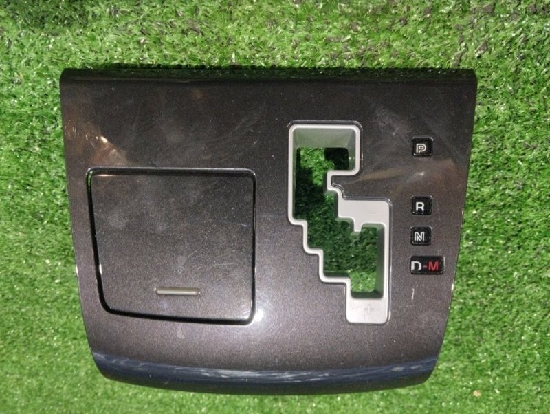 Консоль кпп Mazda MPV LY3P L3-VE 2006 (б/у)