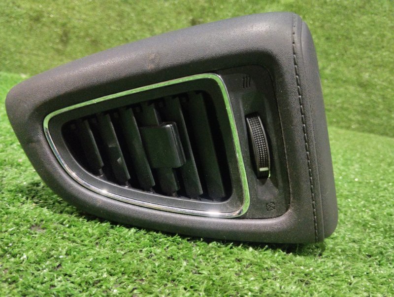 Дефлектор воздушный Honda Vezel RU3 LEB правый (б/у)