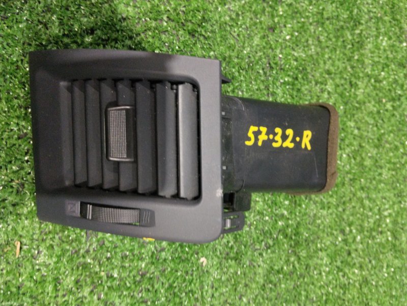 Дефлектор воздушный Toyota Voxy AZR60 1AZ-FSE 2005 правый (б/у)