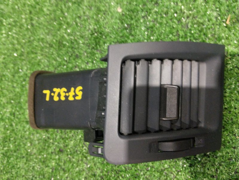 Дефлектор воздушный Toyota Voxy AZR60 1AZ-FSE 2005 левый (б/у)