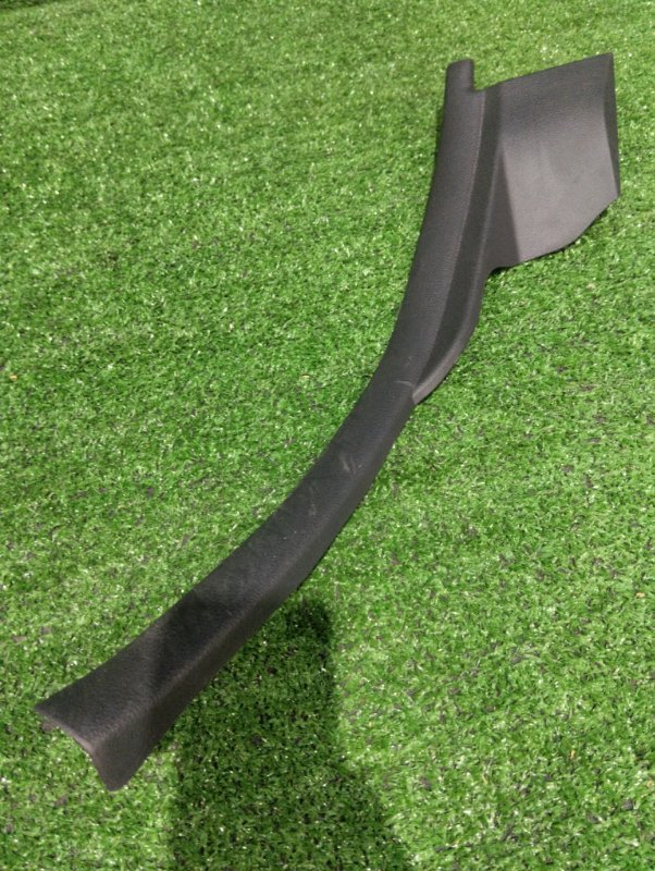 Накладка порога Nissan Tiida NC11 HR15DE 2007 задняя правая (б/у)