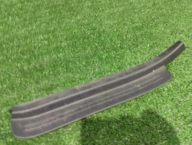 Накладка порога Toyota MARK II JZX90 1JZ-GE 1994 задняя левая (б/у)