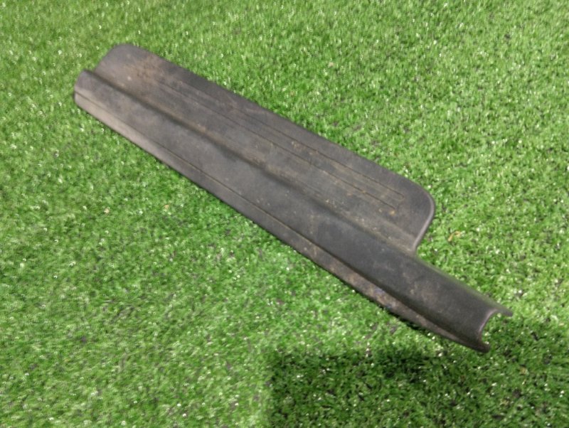 Накладка порога Toyota MARK II JZX90 1JZ-GE 1994 задняя правая (б/у)