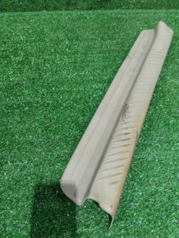 Накладка порога Mazda MPV LW3W L3-DE 2004 передняя правая (б/у)