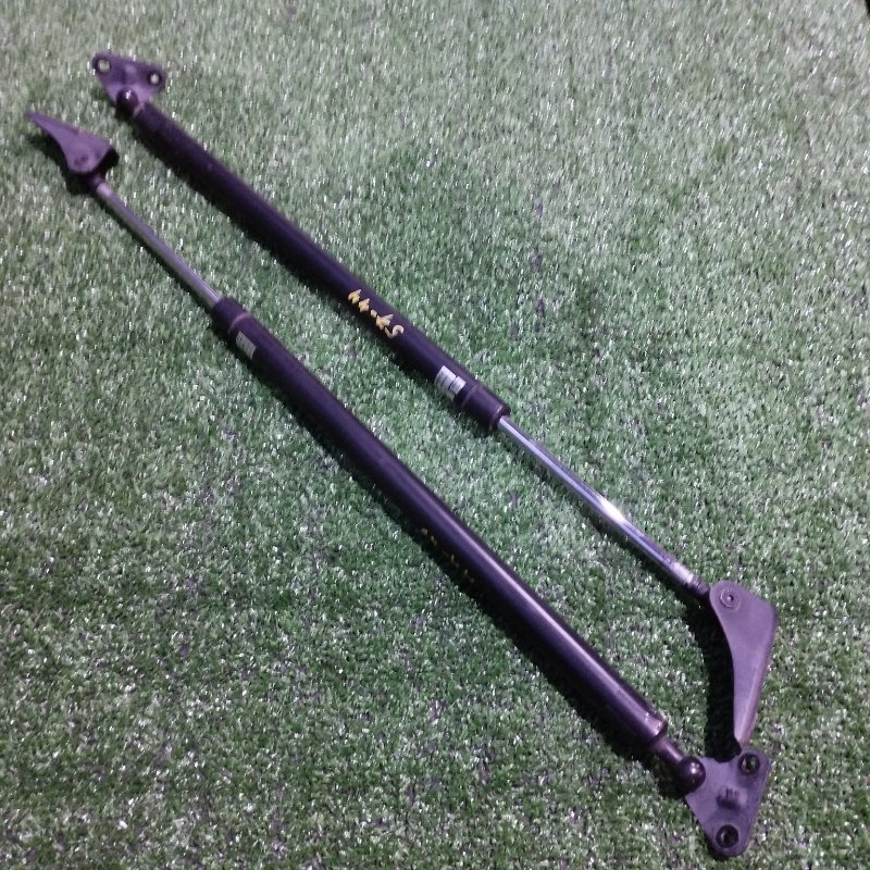 Амортизатор багажника Toyota Voxy ZRR70 3ZR-FE 2008 (б/у)