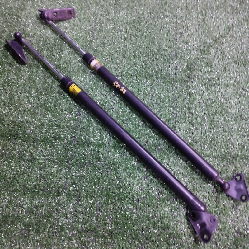 Амортизатор багажника Toyota Voxy ZRR70 3ZR-FE 2010 (б/у)