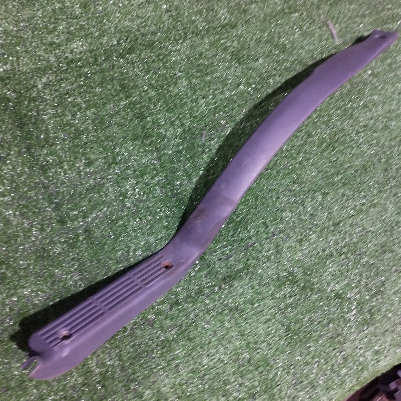 Накладка пластиковая в салон Toyota Hiace RZH111 2RZ-E 2002 передняя левая (б/у)