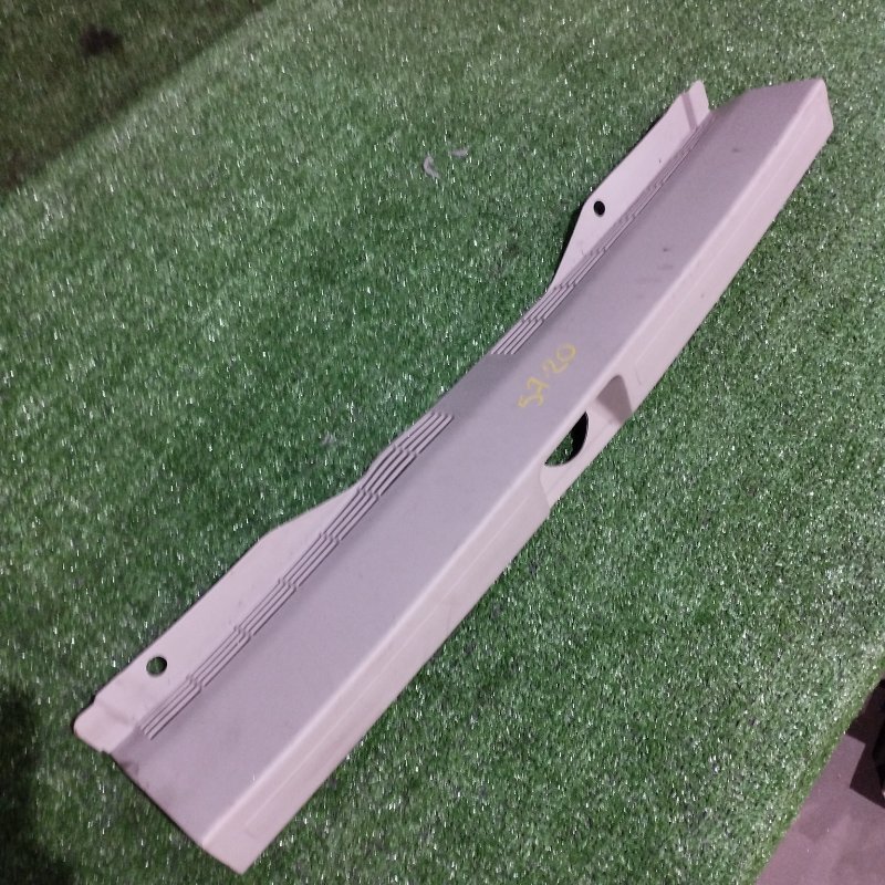 Накладка багажника Mitsubishi Colt Z21A 4A90 2005 (б/у)