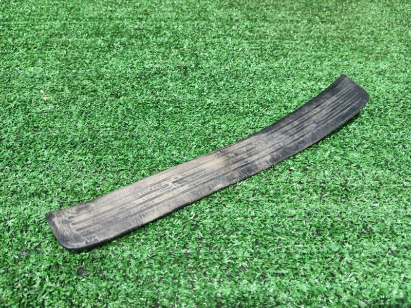 Накладка порога Toyota Caldina ST215 3S-FE 2000 задняя левая (б/у)