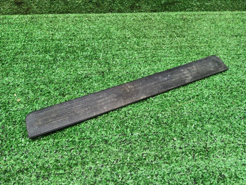 Накладка порога Toyota Caldina ST215 3S-FE 2000 передняя левая (б/у)