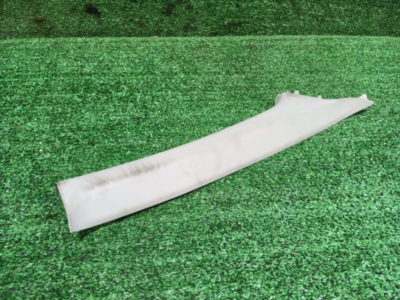 Накладка пластиковая в салон Honda Vezel RU3 LEB правая (б/у)