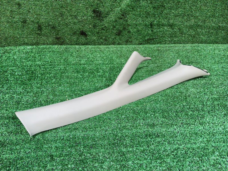 Обшивка стойки кузова Mitsubishi Grandis NA4W 4G69 2004 правая (б/у)