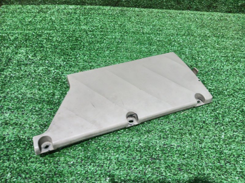 Накладка Mitsubishi Grandis NA4W 4G69 2004 (б/у)