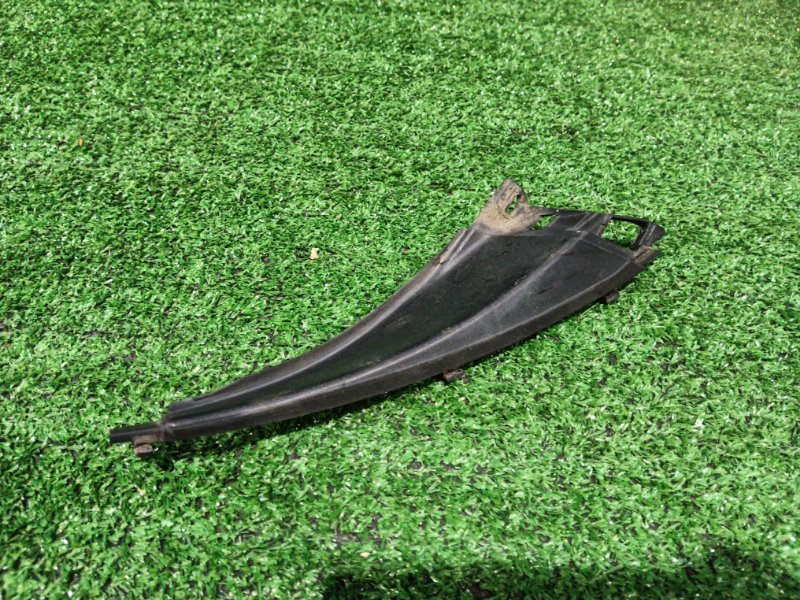 Решетка под лобовое стекло Honda CR-Z ZF1 LEA правая (б/у)