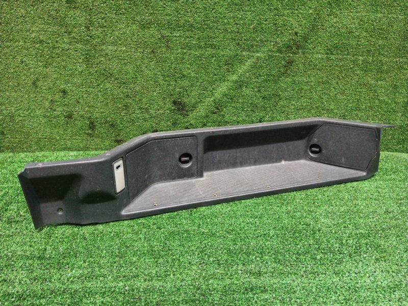 Подножка Toyota Hiace RZH111 2RZ-E 2002 правая (б/у)