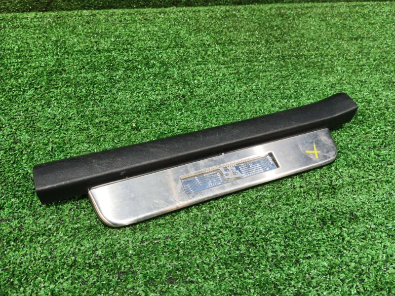 Накладка порога Toyota BB QNC25 K3-VE 2008 передняя (б/у)