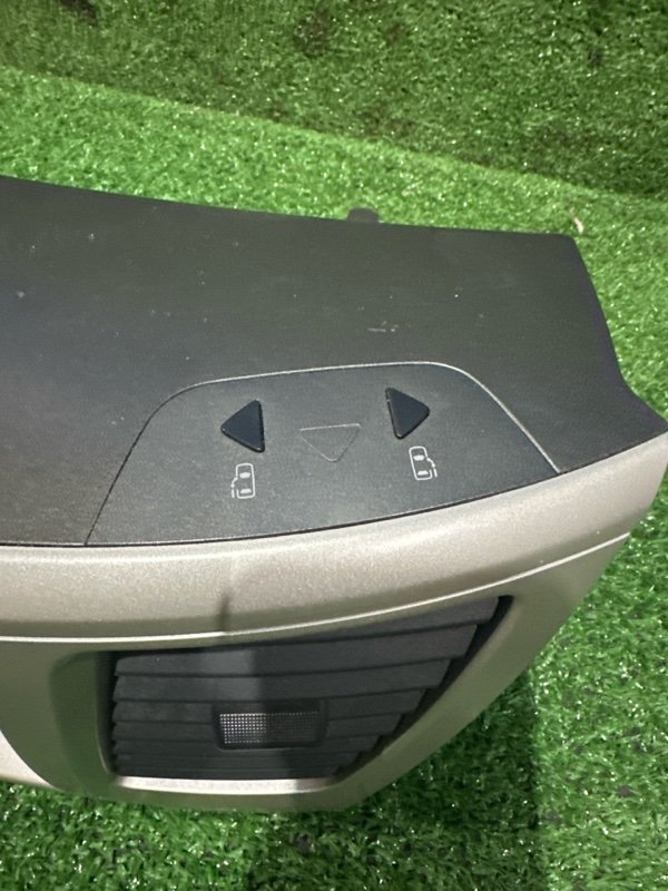 Рамка магнитофона Toyota Voxy AZR60 1AZ-FSE 2005 (б/у)