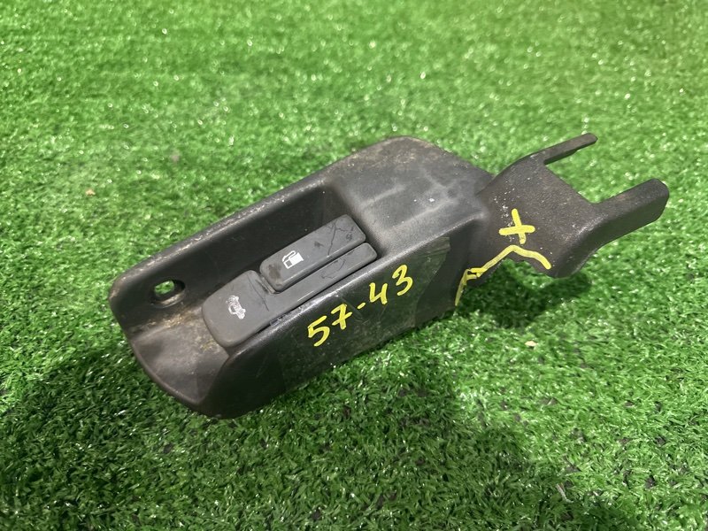 Рычаг открывания капота Toyota MARK II JZX90 1JZ-GE 1994 (б/у)