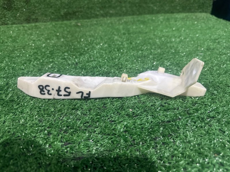 Клипса бампера Mazda MPV LW3W L3-DE 2004 передняя левая (б/у)