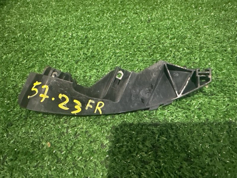 Клипса бампера Nissan Skyline NV36 VQ25HR 2007 передняя правая (б/у)