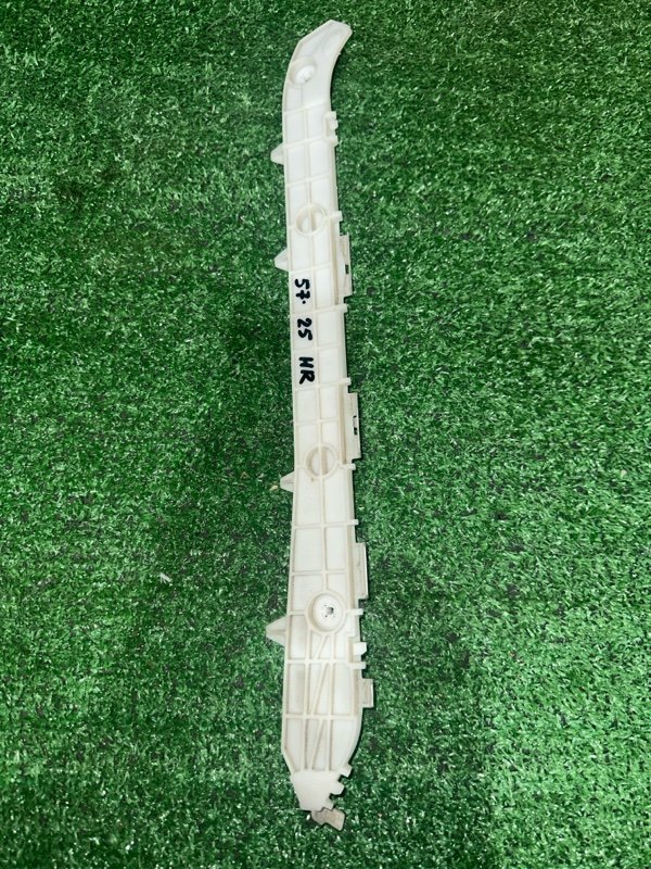 Клипса бампера Toyota Voxy ZRR75 3ZR-FAE 2008 задняя правая (б/у)