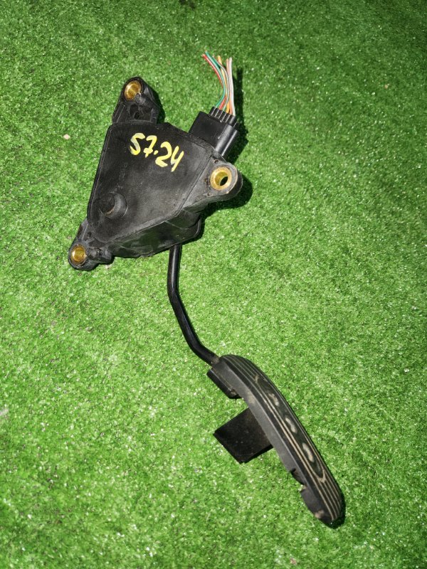 Педаль Nissan AD VZNY12 HR16DE (б/у)