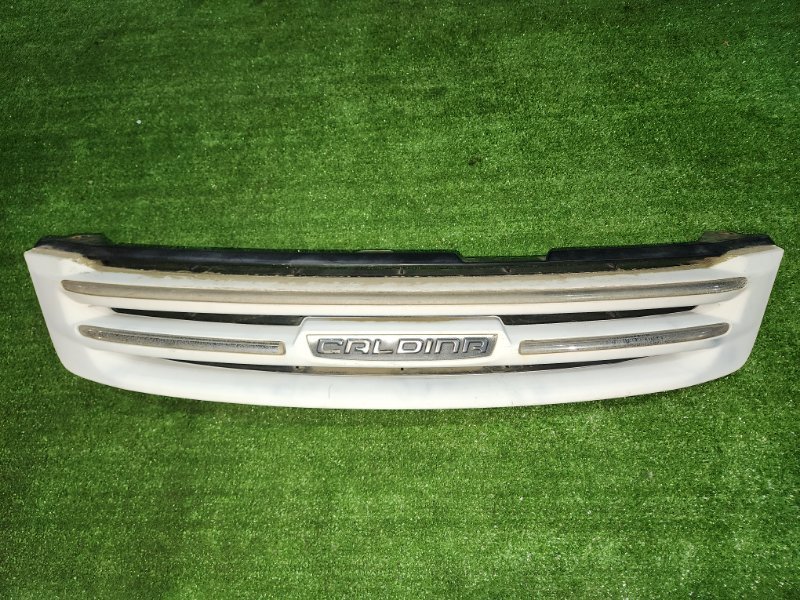 Решетка радиатора Toyota Caldina ST215 3S-FE 2000 (б/у)