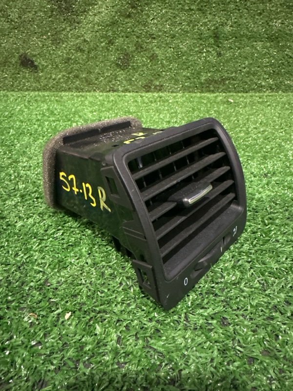 Дефлектор воздушный Volkswagen Golf 5M1 CAX 2008 правый (б/у)