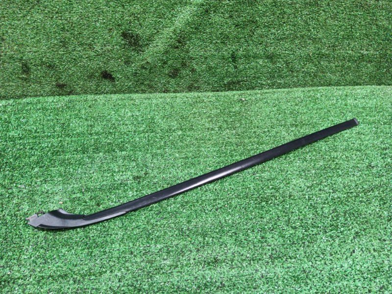 Молдинг лобового стекла Toyota Voxy ZRR70 3ZR-FE 2008 левый (б/у)