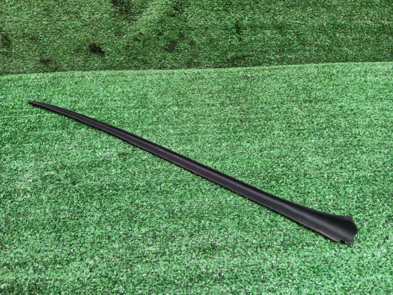 Молдинг лобового стекла Volkswagen Golf 5M1 CAX 2008 левый (б/у)