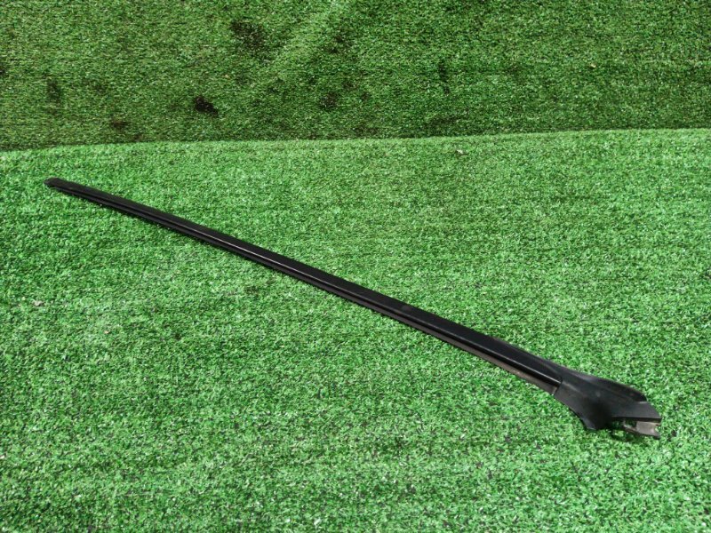 Молдинг лобового стекла Toyota Voxy ZRR70 3ZR-FE 2010 передний левый (б/у)