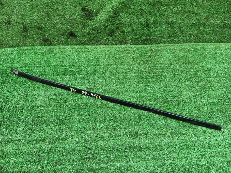 Молдинг лобового стекла Nissan Serena NC25 MR20DE 2006 передний левый (б/у)