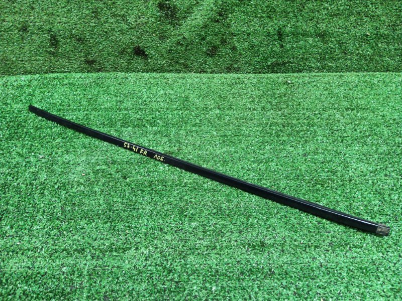 Молдинг лобового стекла Nissan Serena NC25 MR20DE 2006 передний правый (б/у)