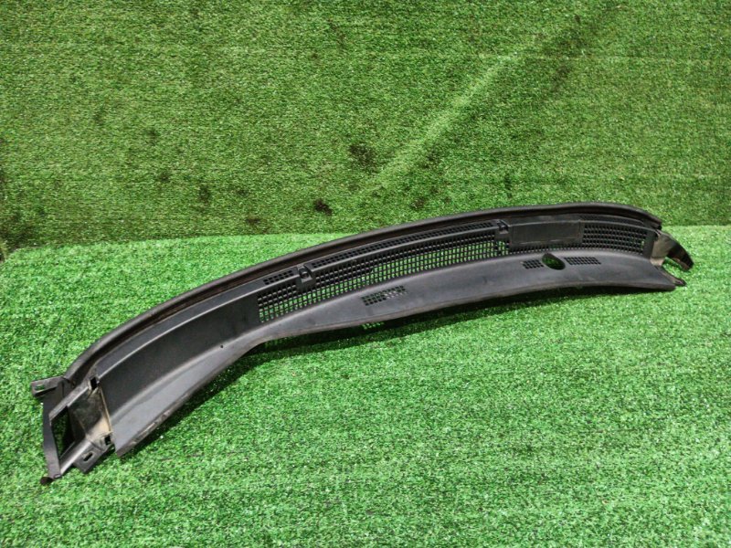 Решетка под лобовое стекло Honda Stepwgn RK1 R20A 2010 (б/у)