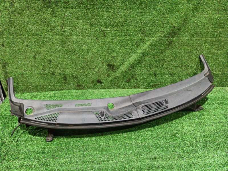 Решетка под лобовое стекло Honda Fit GD1 L13A 2006 (б/у)