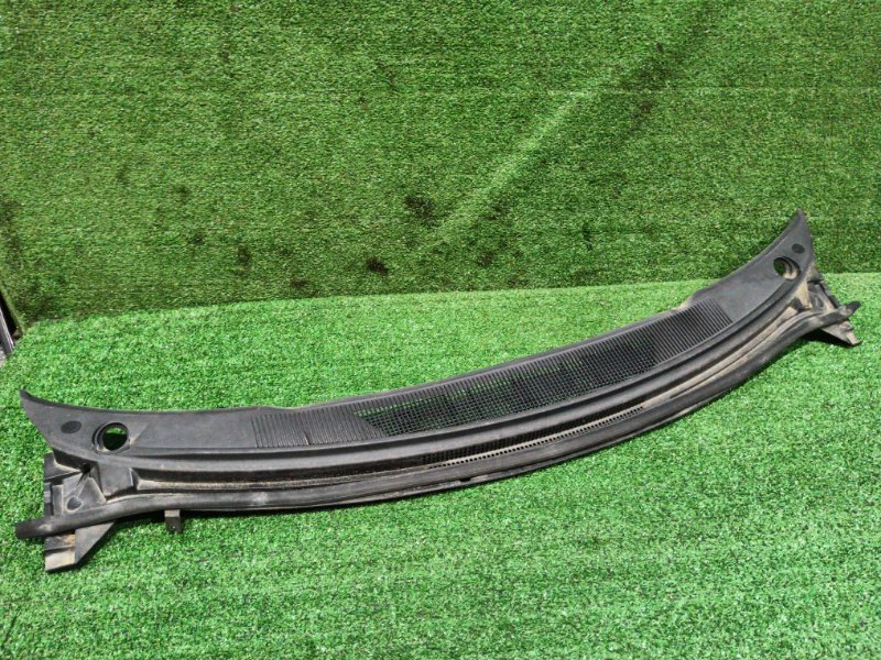 Решетка под лобовое стекло Mazda MPV LW3W L3-DE 2004 (б/у)