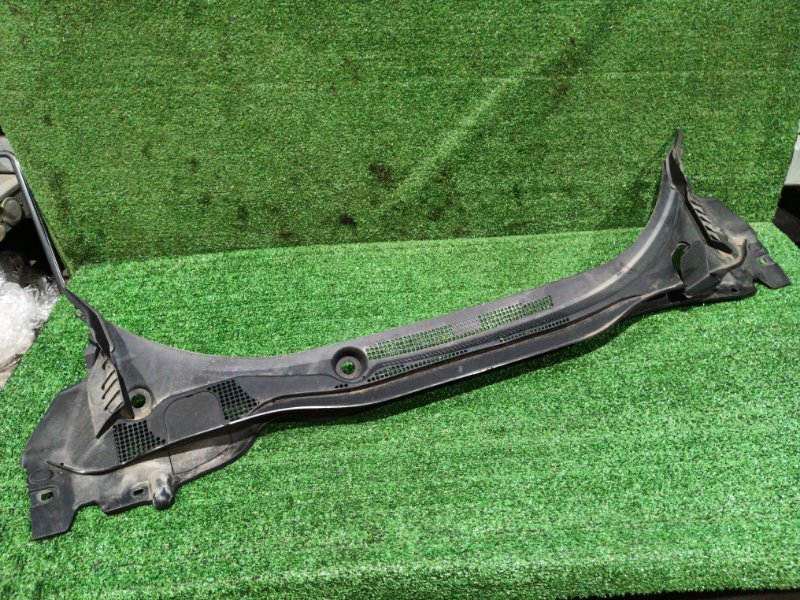 Решетка под лобовое стекло Honda Vezel RU3 LEB 2015 (б/у)