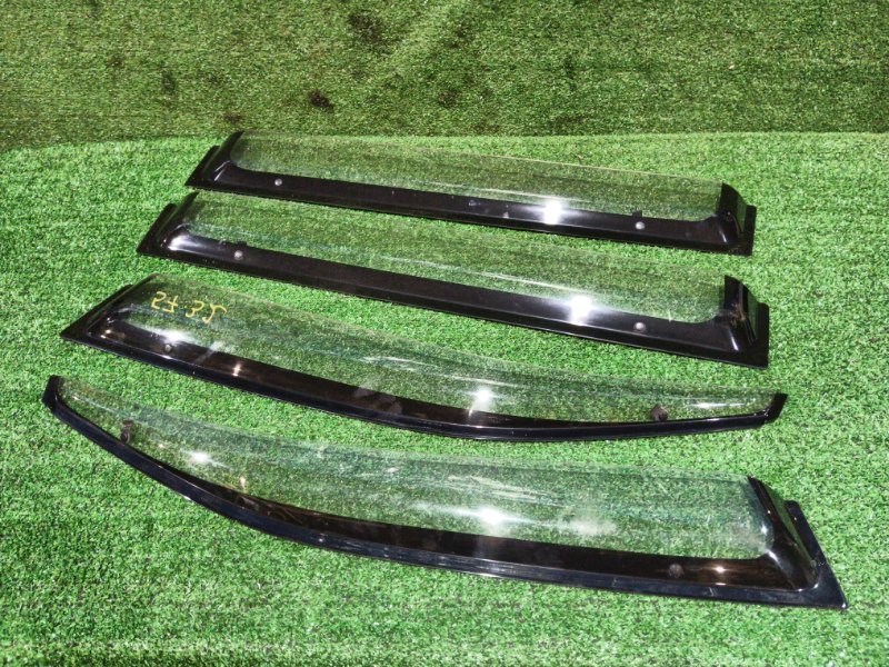 Ветровик Toyota Voxy AZR60 1AZ-FSE 2005 (б/у)