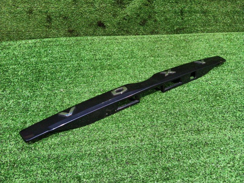 Накладка багажника Toyota Voxy ZRR70 3ZR-FE 2010 (б/у)