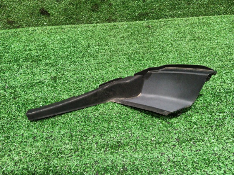 Решетка под лобовое стекло Honda Stepwgn RK1 R20A 2010 левая (б/у)