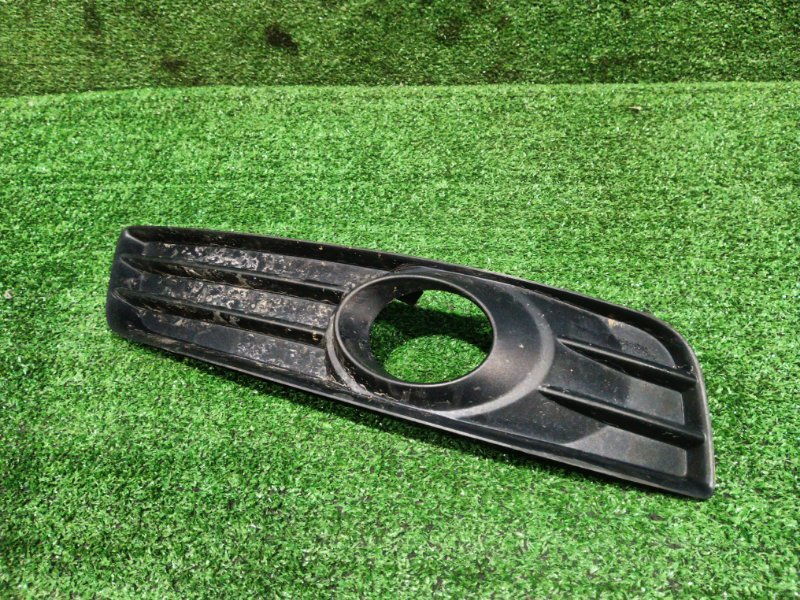 Заглушка бампера Audi A3 8PA CAXC 2003 передняя правая (б/у)