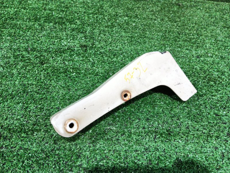 Накладка на крыло Toyota Voxy AZR60 1AZ-FSE 2005 передняя левая (б/у)