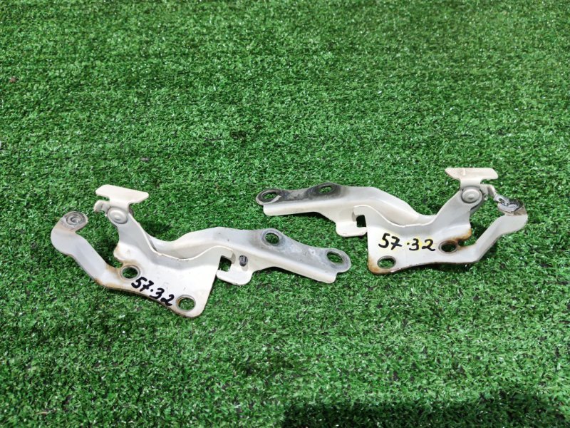 Кронштейн капота Toyota Voxy AZR60 1AZ-FSE 2005 (б/у)