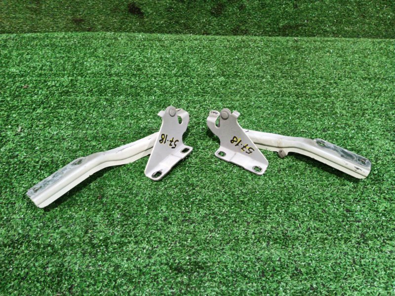 Кронштейн капота Nissan NV200 VM20 HR16DE 2013 (б/у)