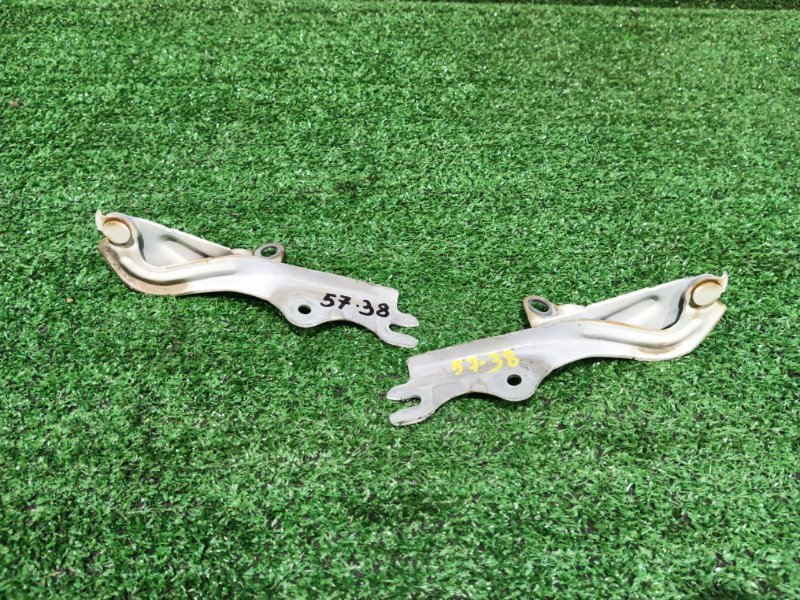 Кронштейн капота Mazda MPV LW3W L3-DE 2004 (б/у)