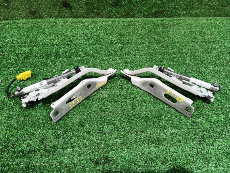 Кронштейн капота Audi A3 CXS 2013 (б/у)